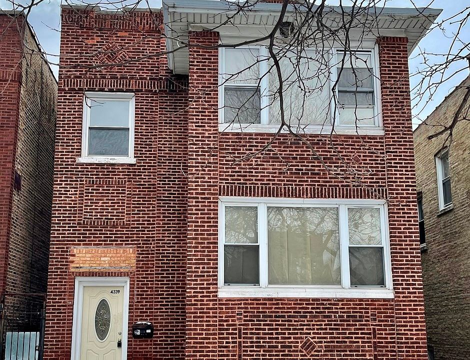 This multi unit building located in Hermosa Area.