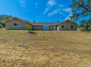 26062 Whispering Oak Ln, Clovis, CA 93619