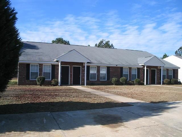 Two bedroom, 1.5 bath in Lee County