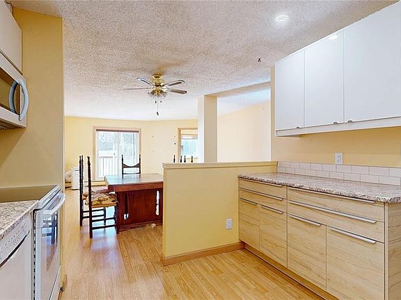 5th image of UNIT 107-2727 VICTORIA AVENUE