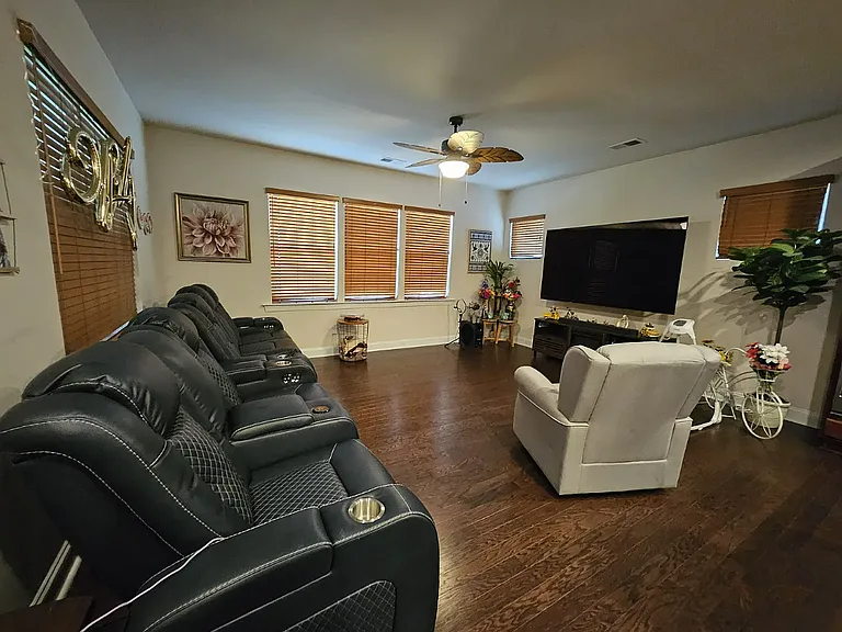 1140 Premier Key Dr — Photo 3