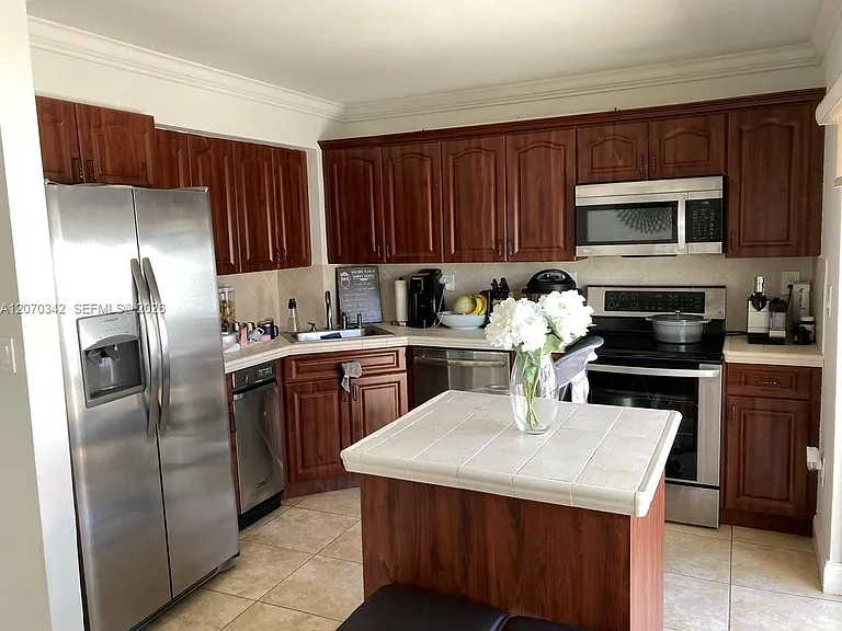 10093 SW 77th Ct #10093 — Photo 4