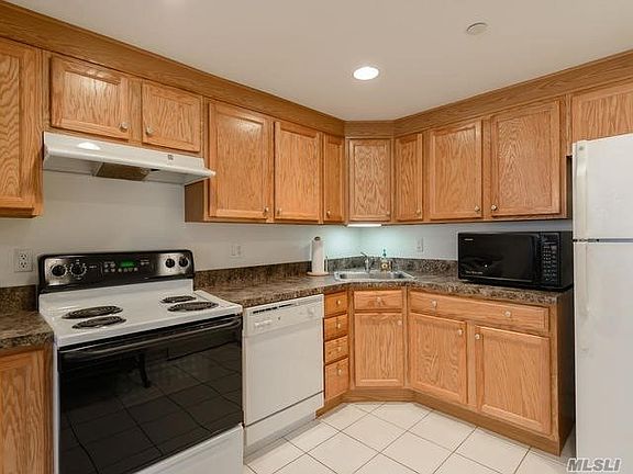 4th image of 242 Maple Ave APT 203