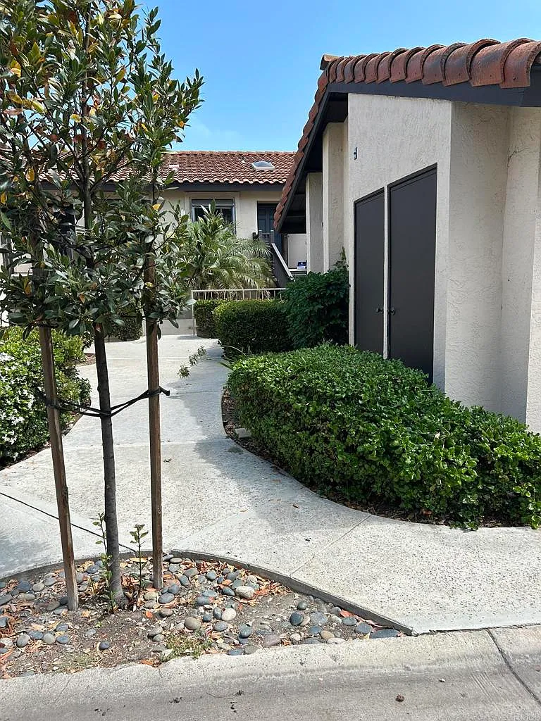 2 bed, 936 sqft, $3,800 — Photo 1
