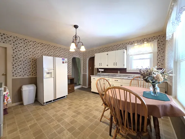 615 Riverside Dr Unit B, North Grosvenordale, CT 06255