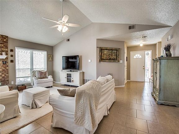 3rd image of 1447 Thistlewood Ln
