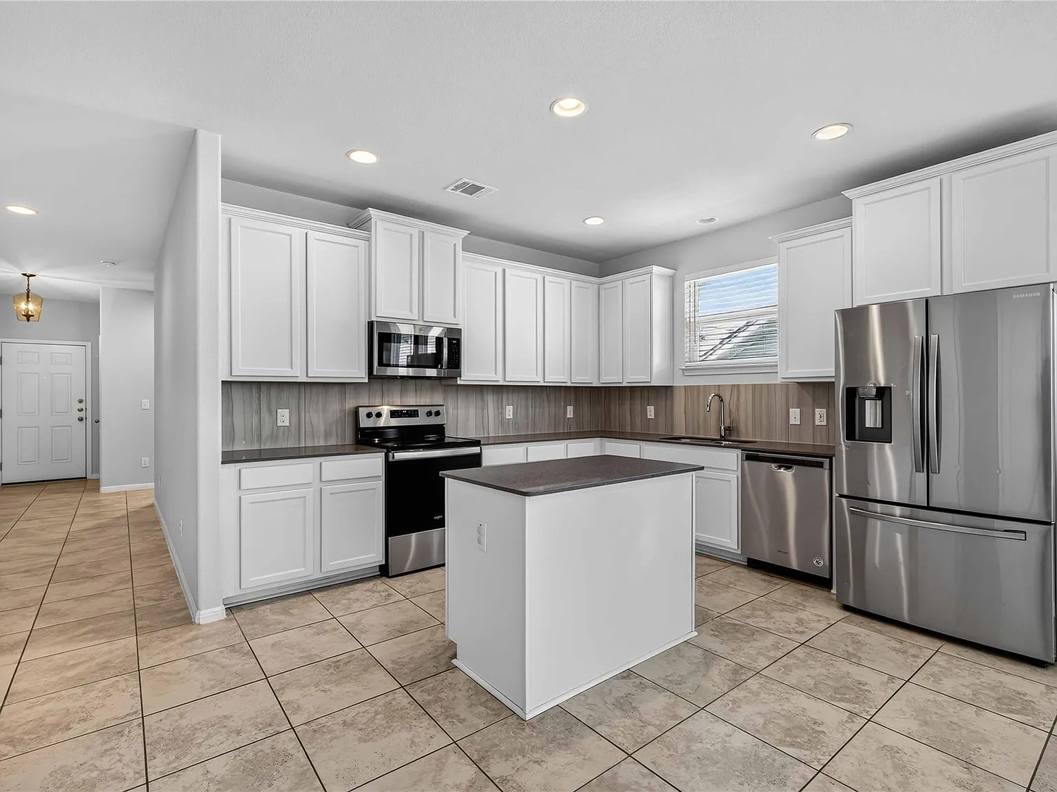 3 bed, 2.0 bath, 1537 sqft, $1,875 — Photo 4