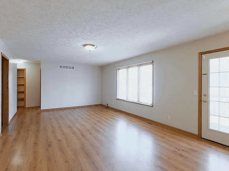 8604 Delphinium Ln — Photo 2