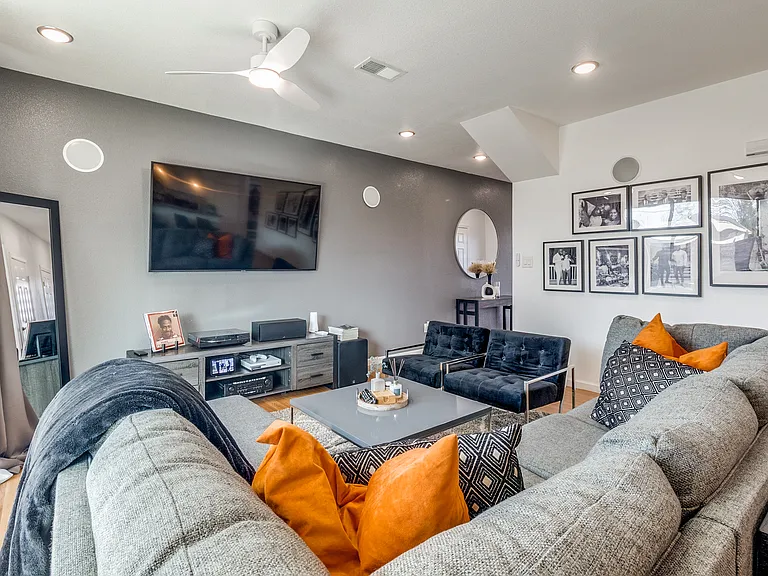 3121 Rutz St — Photo 3
