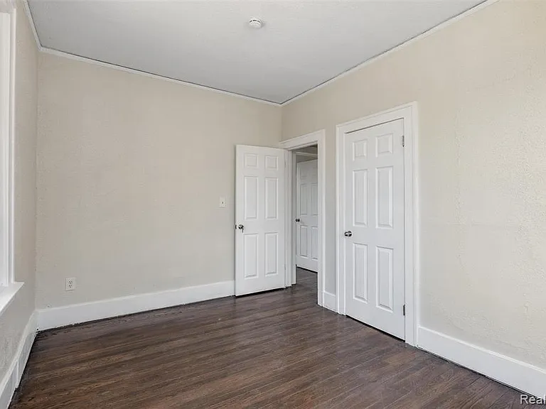 3217 Elmhurst St — Photo 15