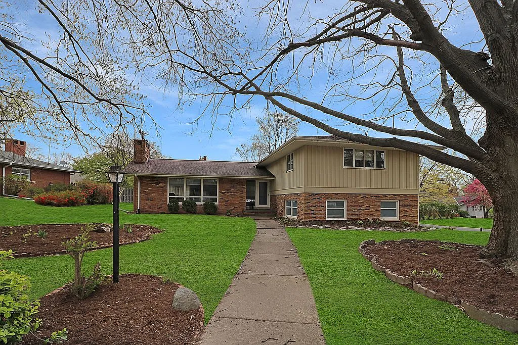 5908 N Trenton Ln photo 1