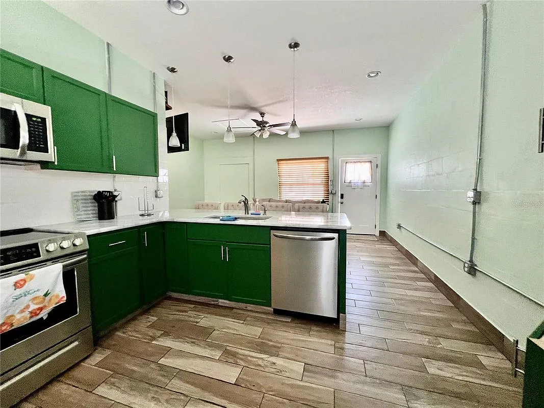 2 bed, 1.0 bath, 920 sqft, $2,000 — Photo 3
