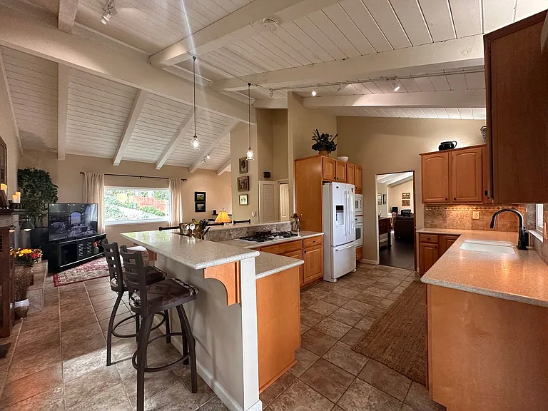 214 Mar Vista Dr — Photo 12