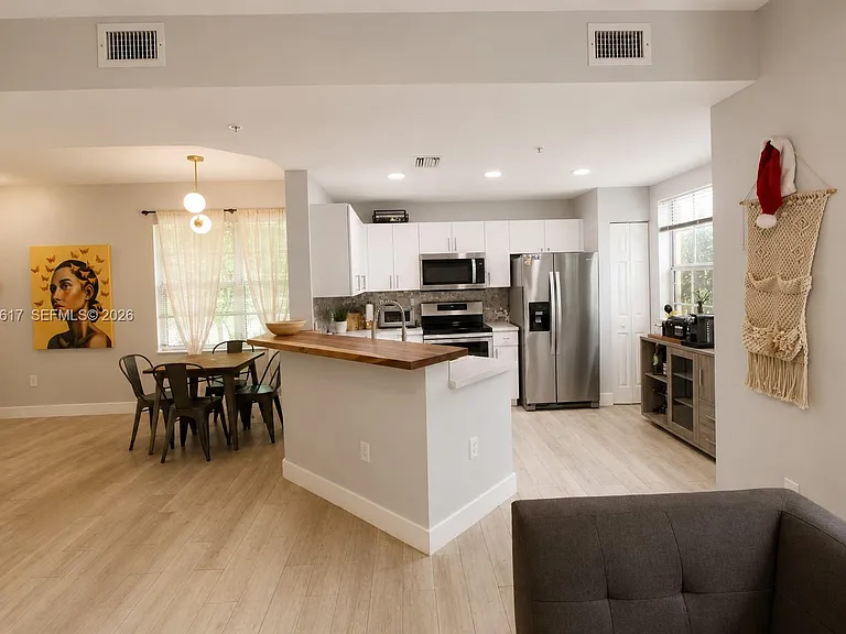 734 NE 90th St #301 — Photo 3