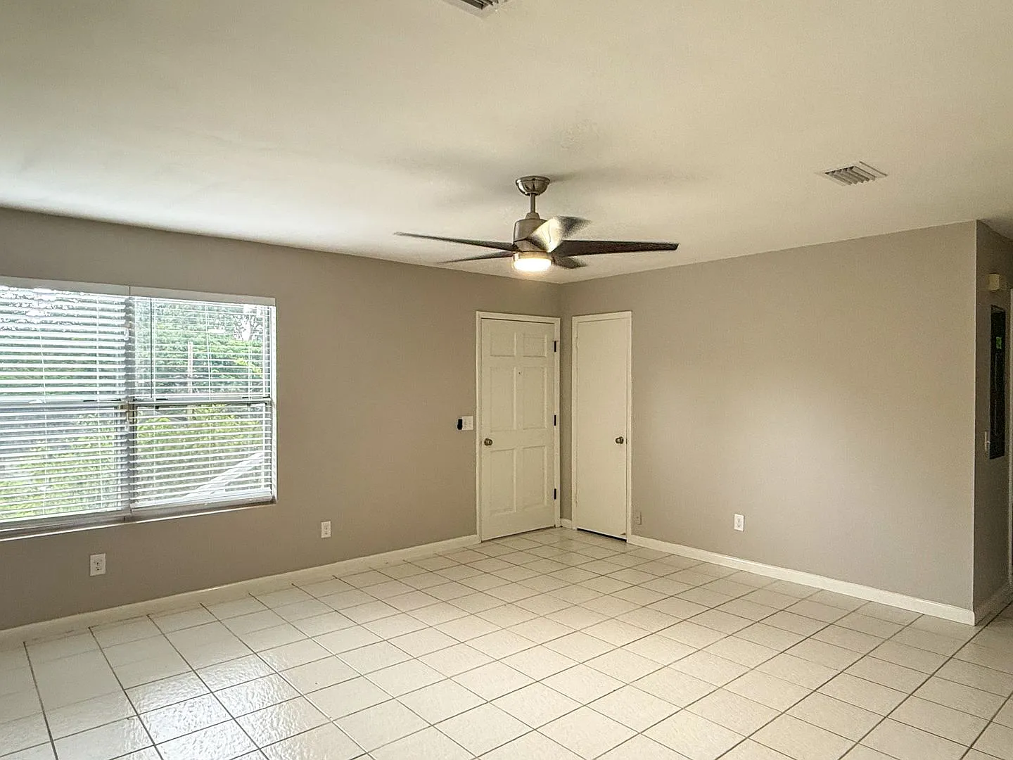 Charming updated 3BR/2BA Home on Quiet Orange Park Cul-de-Sac! — Photo 4