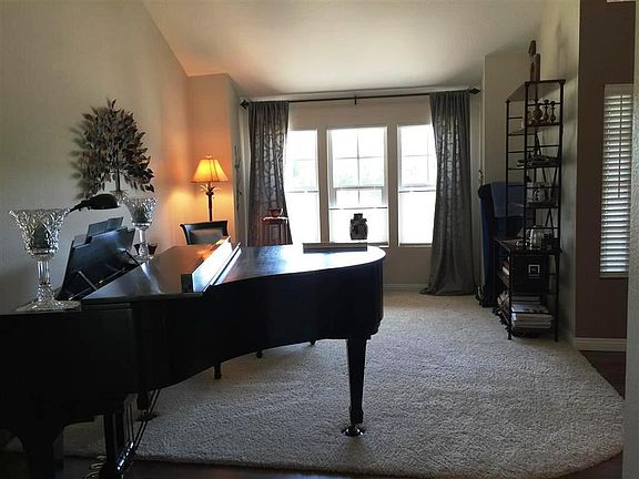4th image of 5389 Fieldcrest Dr