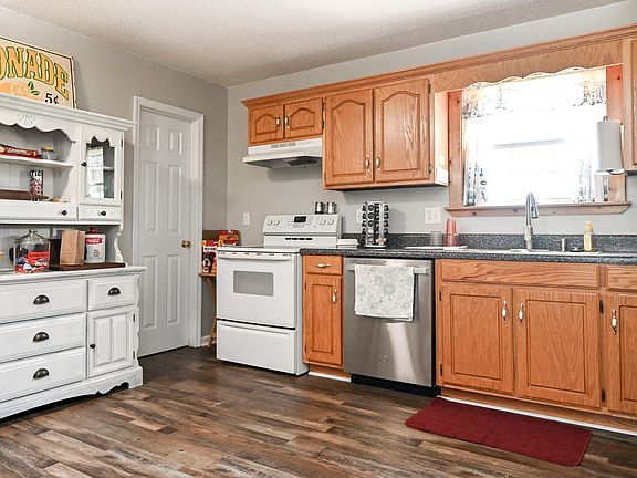 4th image of 211 Boyd Rd