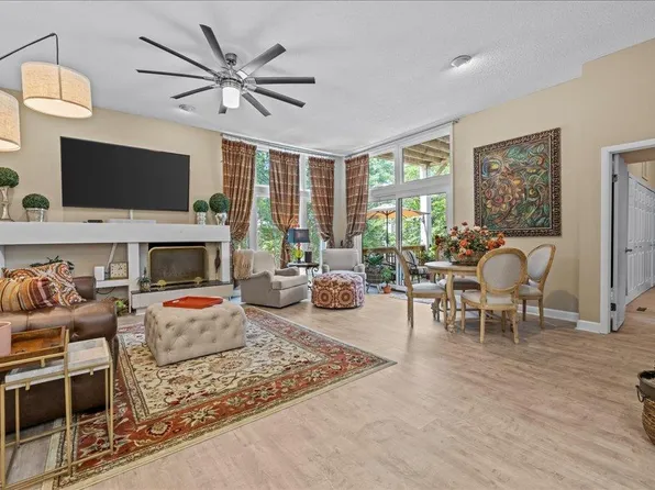 696 Mowbray Arch APT 230, Norfolk, VA 23507