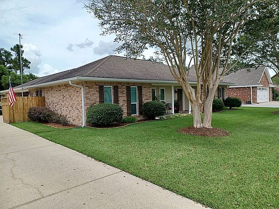 3rd image of 317 Lake Crescent Cir