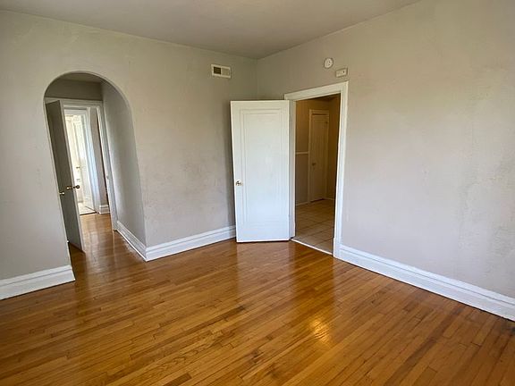 4th image of 5345-49 Cabanne Ave #5349-2E