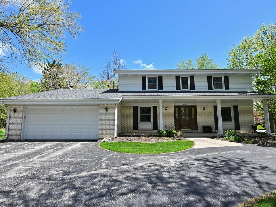 1st image of 2490 De Carlin DRIVE