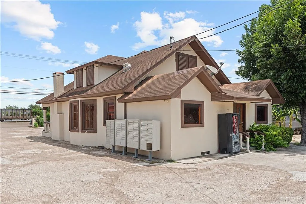 4 bed, 2.0 bath, 5717 sqft, $900 — Photo 1