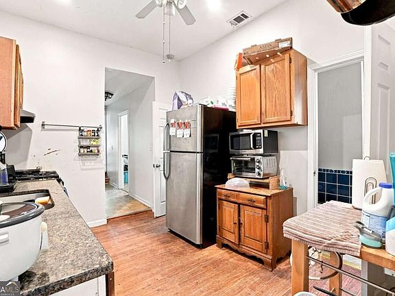 3rd image of 1039 Hampton St NW