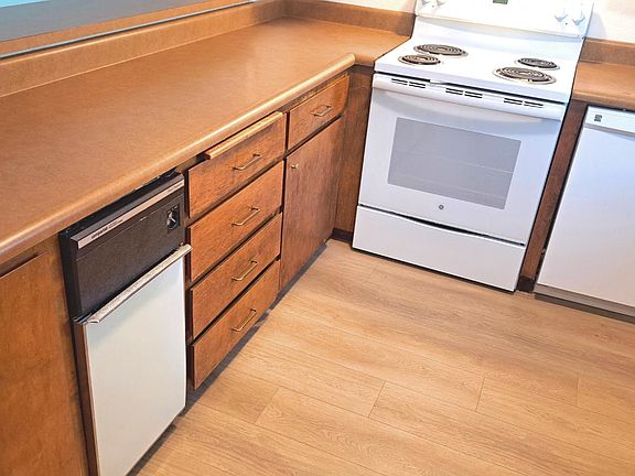 5th image of 15287 Kingsbury Cir