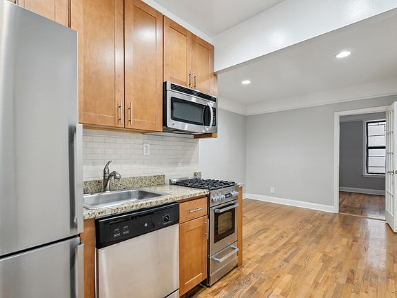 4th image of 324 E 61st St APT 2RE