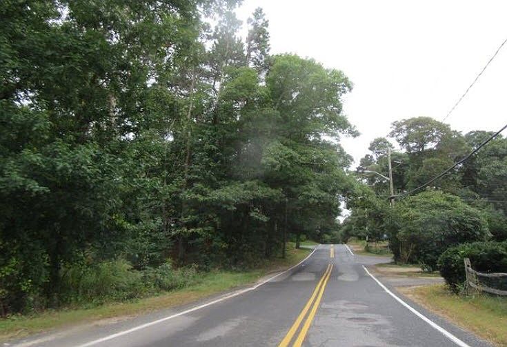 2nd image of 625 Huckins Neck Rd
