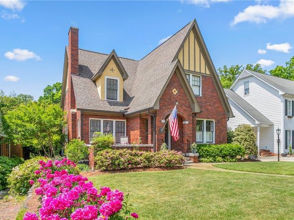 705 Twyckenham Dr, Greensboro, NC 27408