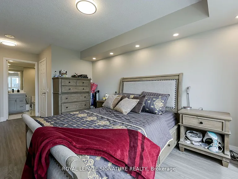 25 Kingsbridge Garden Cir #1126 — Photo 30