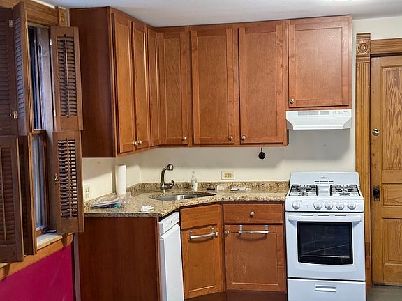 3rd image of 1644 N Winchester Ave #1A