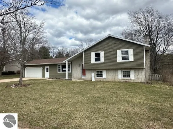 422 Huston St, Cadillac, MI 49601