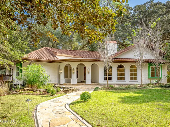 132 Pine Dr, Ocean Springs, MS 39564