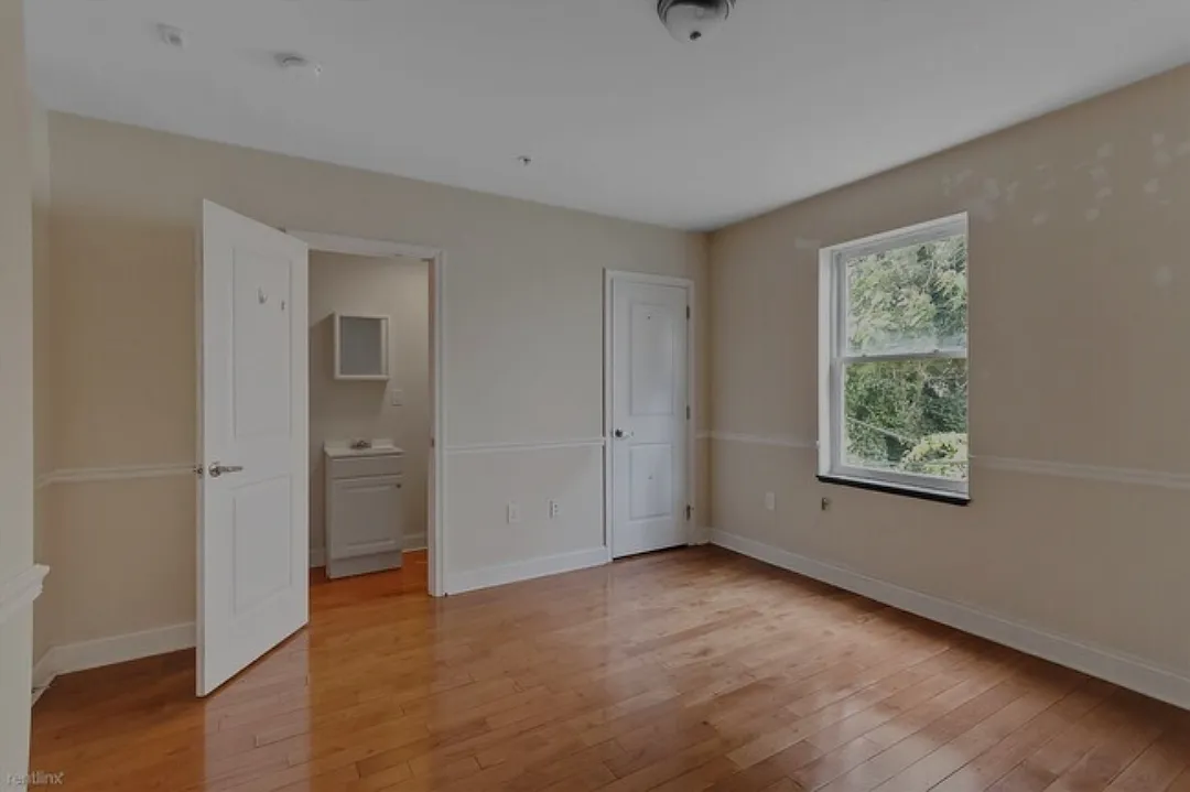 3 bed, $1,750 — Photo 2