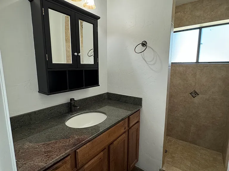 120 N Campbell Ave — Photo 13