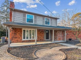 1034 Lake Shore Rd, Grosse Pointe Shores, MI 48236