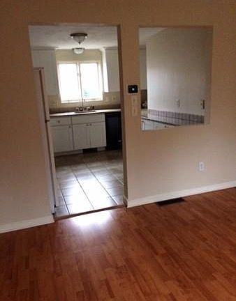 4th image of 52 Liberty St APT F3