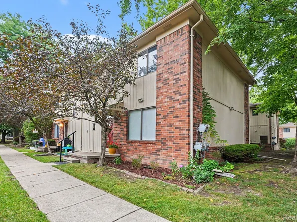 40861 Highpointe Dr, Clinton Township, MI 48038
