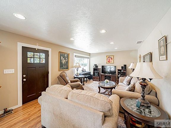 4th image of 1775 S Avocet Dr