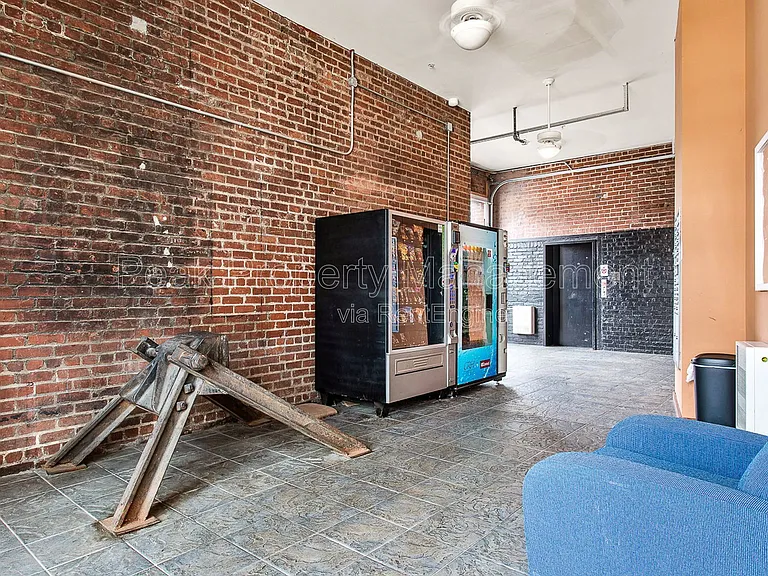 1510 W Broad St — Photo 36