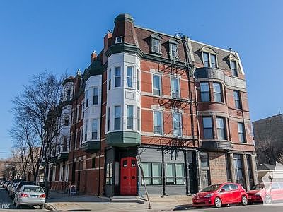 3rd image of 1436 W Erie St APT 3B