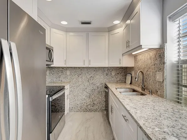 466 Burgundy J, Delray Beach, FL 33484