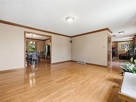 5th image of 648 Cedar Dr
