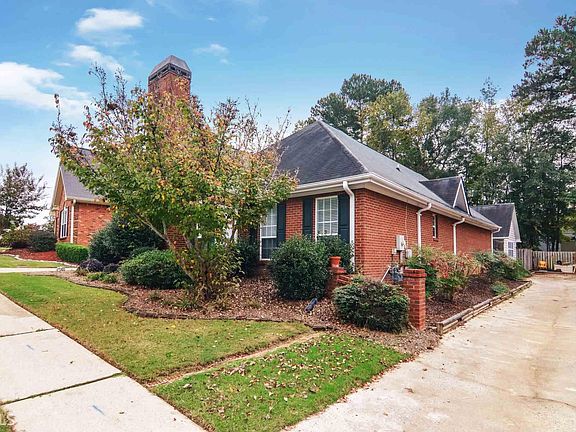 4th image of 135 Woodgate Dr