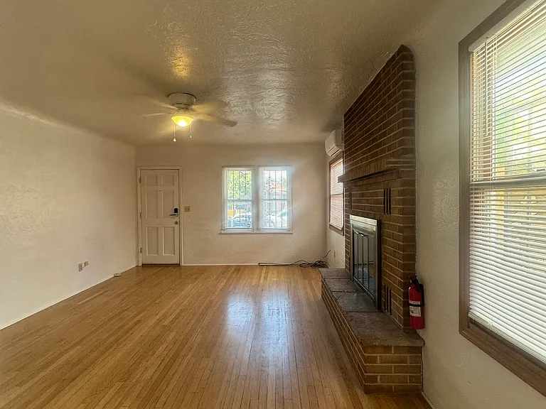 1712 Lead Ave SE #A — Photo 3