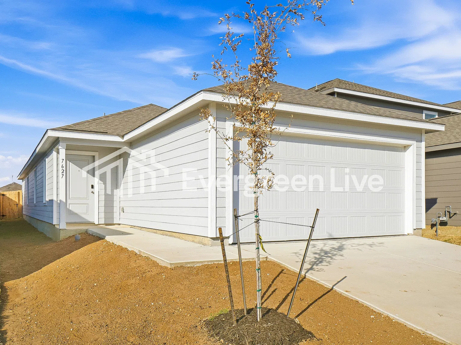 4 bed, 2.0 bath, 1483 sqft, $1,435 — Photo 2