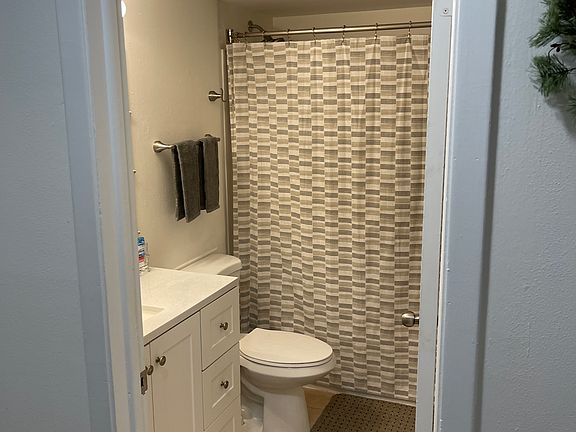5th image of 832 Badger Ln
