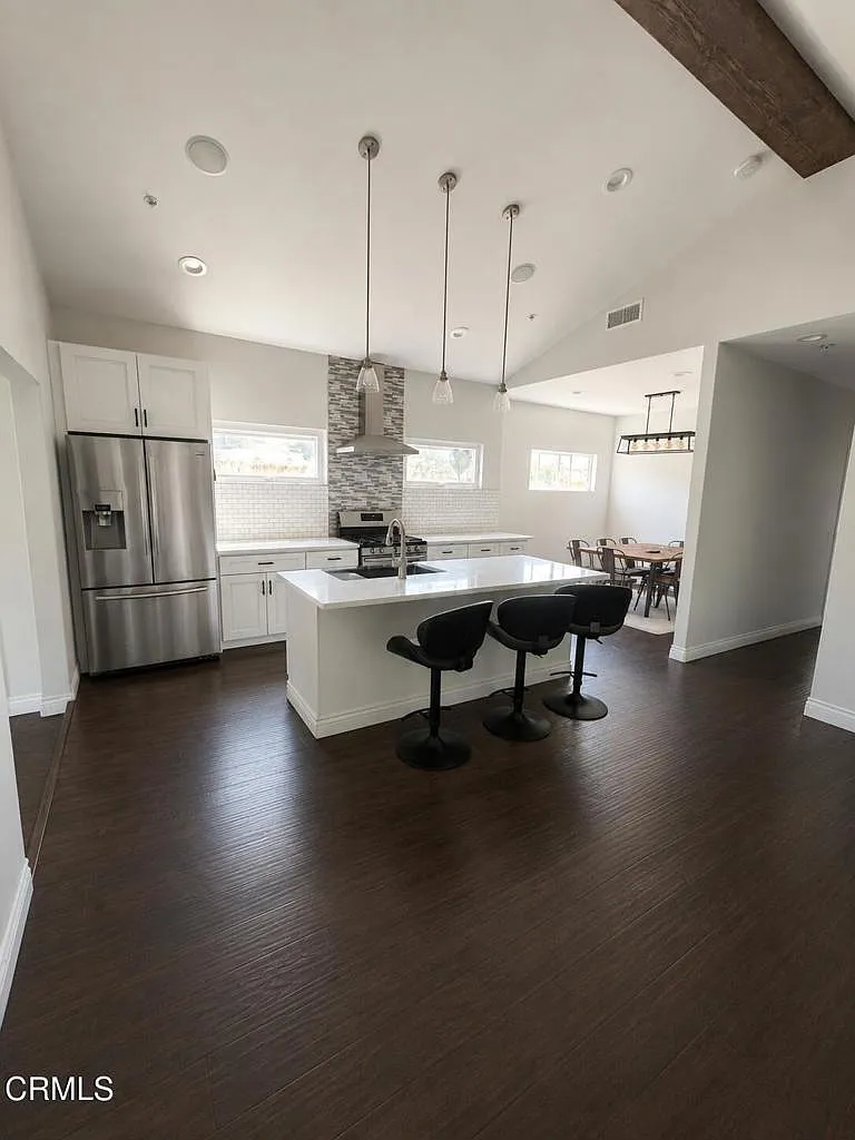 3 bed, 2.0 bath, 1401 sqft, $3,700 — Photo 2